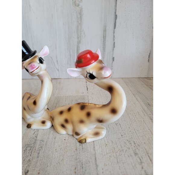 Vintage giraffe kissing salt pepper set unique decor couple - Picture 2 of 10